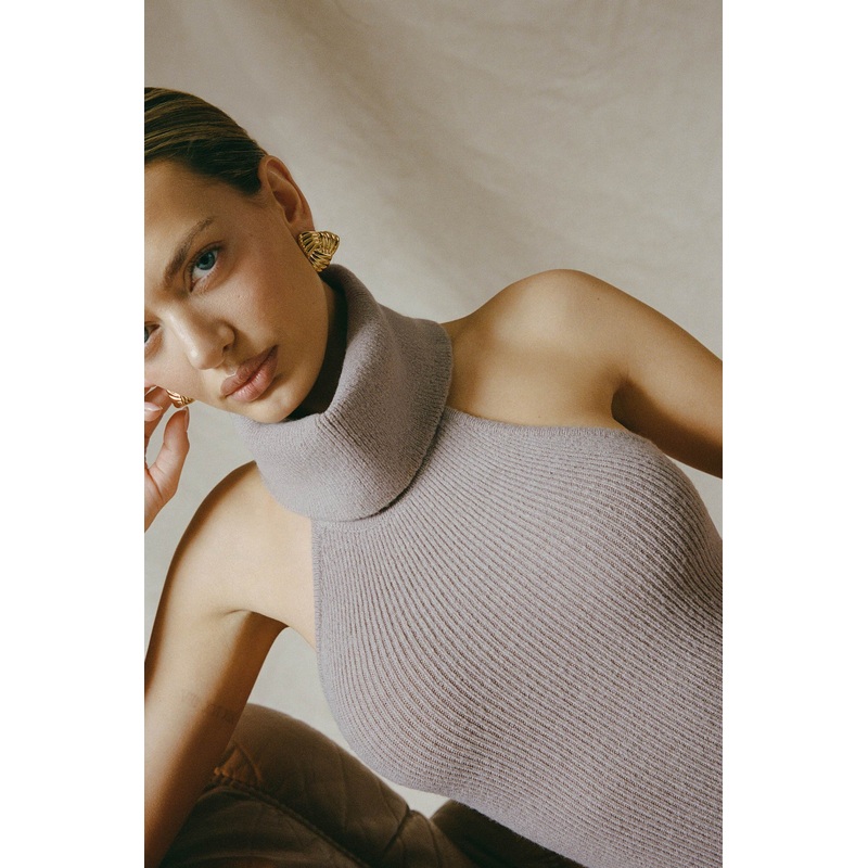 Ribbed-Knit Turtleneck Backless Top in Taupe