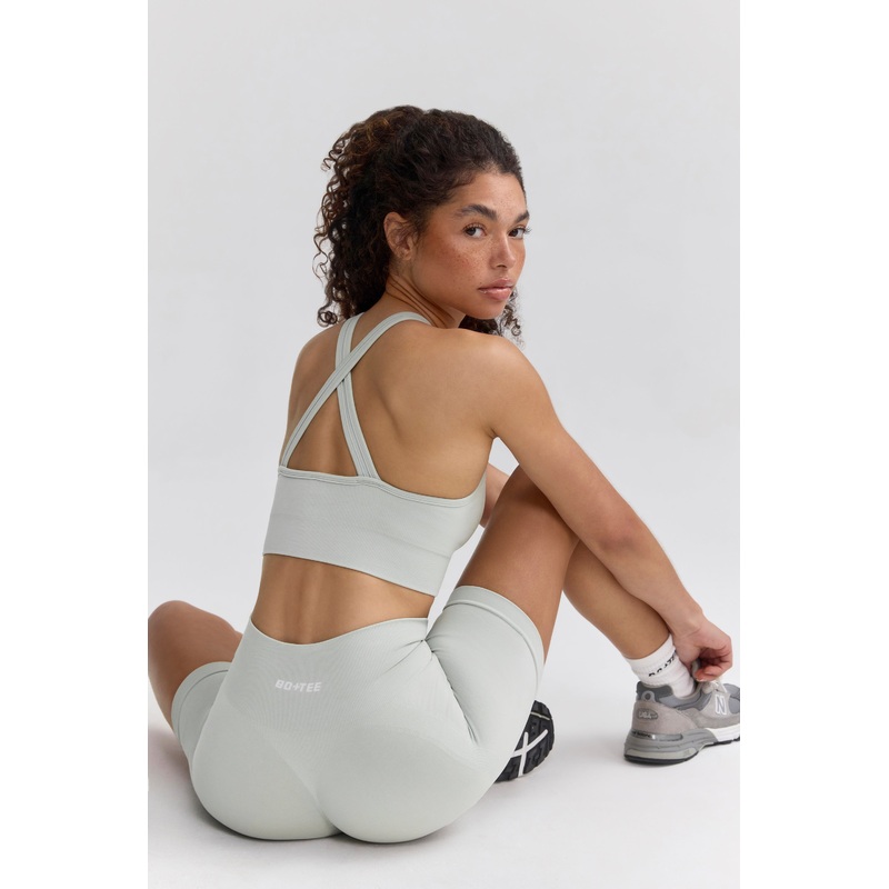 Super Sculpt Seamless Cross Back Sports Bra in Fog