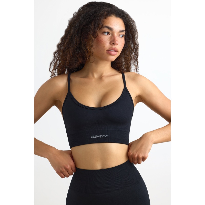 Super Sculpt Seamless Scoop-Neck Sports Bra in Black